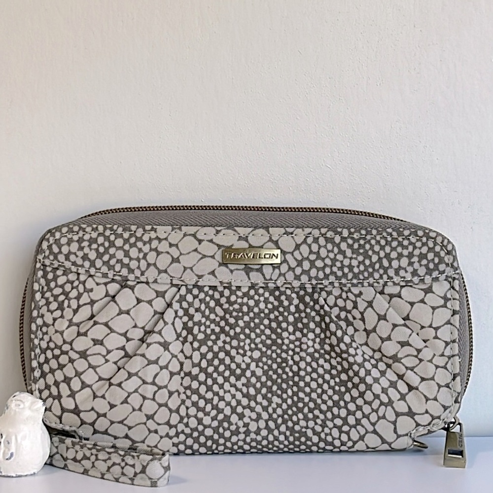 Travelon Wallet Wristlet